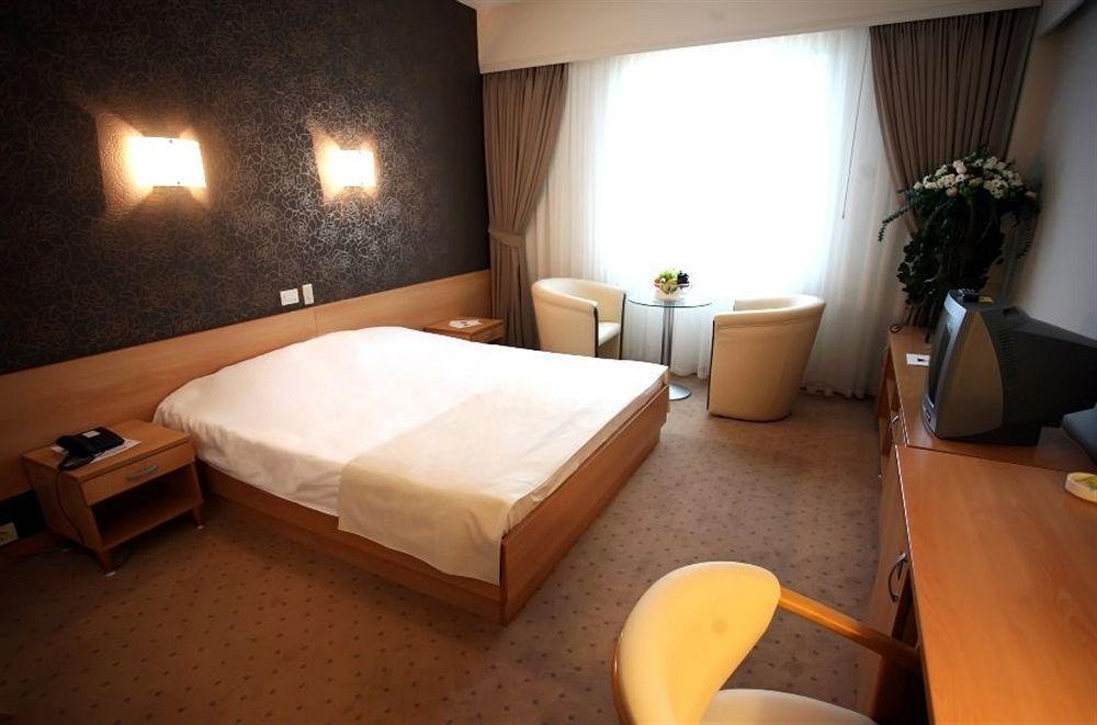 Hotel Zovko Zagreb Sesvete Exterior photo