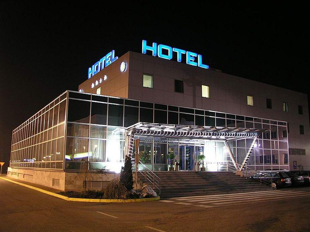 Hotel Zovko Zagreb Sesvete Exterior photo